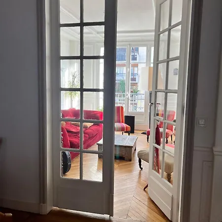 Typical Parisian Flat, Close To Metro & Bois
