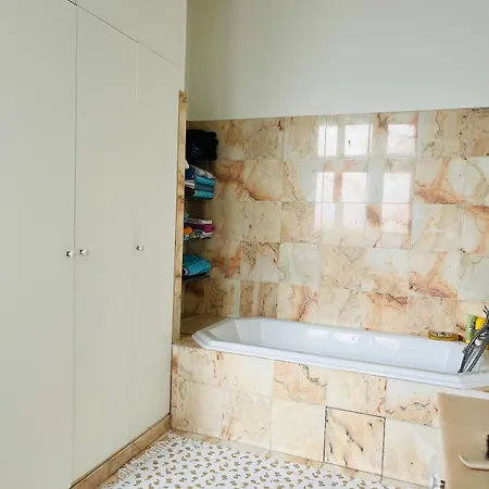 شقة Typical Parisian Flat, Close To Metro & Bois